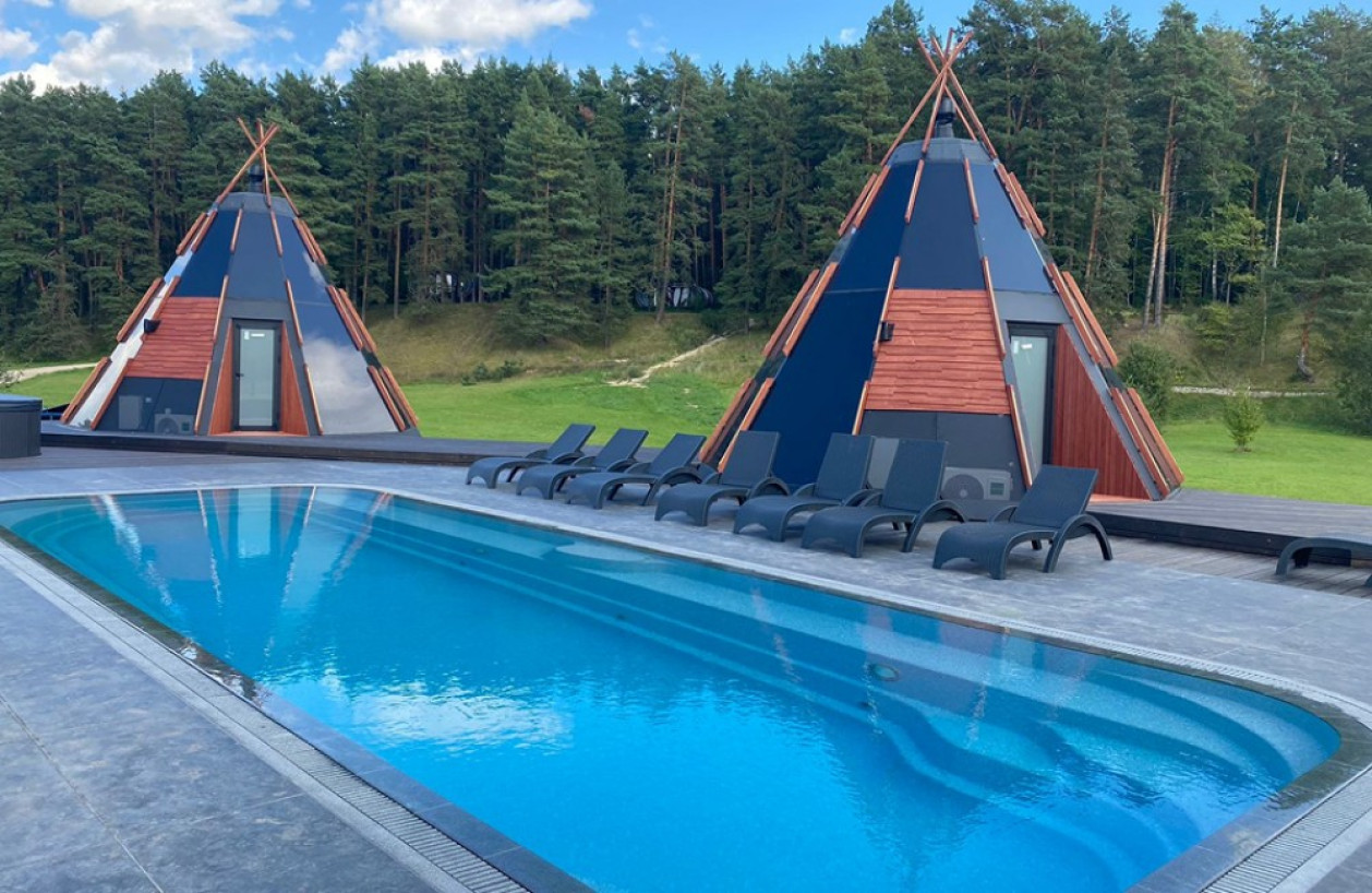 Модель:  Ривьера
Размер:  Длина: 12 м. Ширина: 4,4 м. Глубина: 1,55-1,84 м. Объем: 56 м³